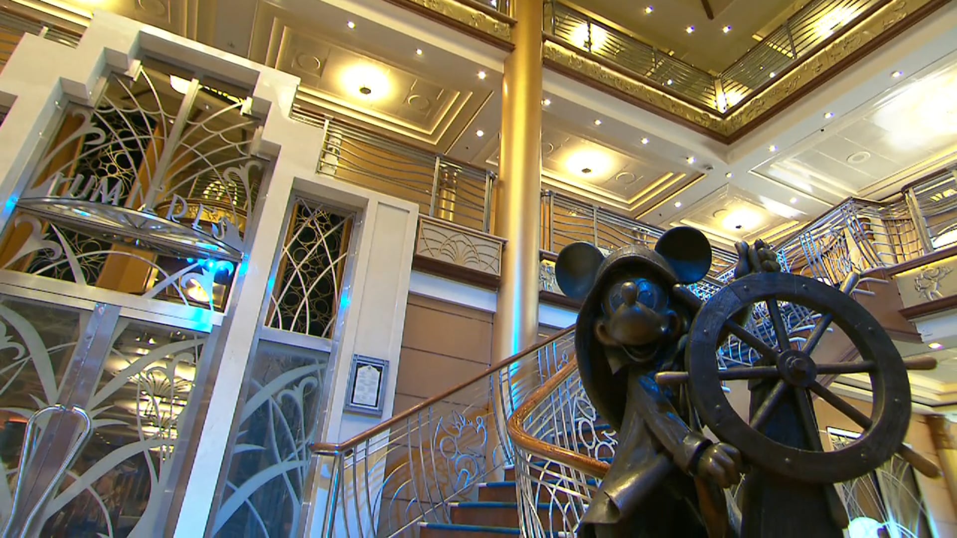 Minnie Mouse on atrium
