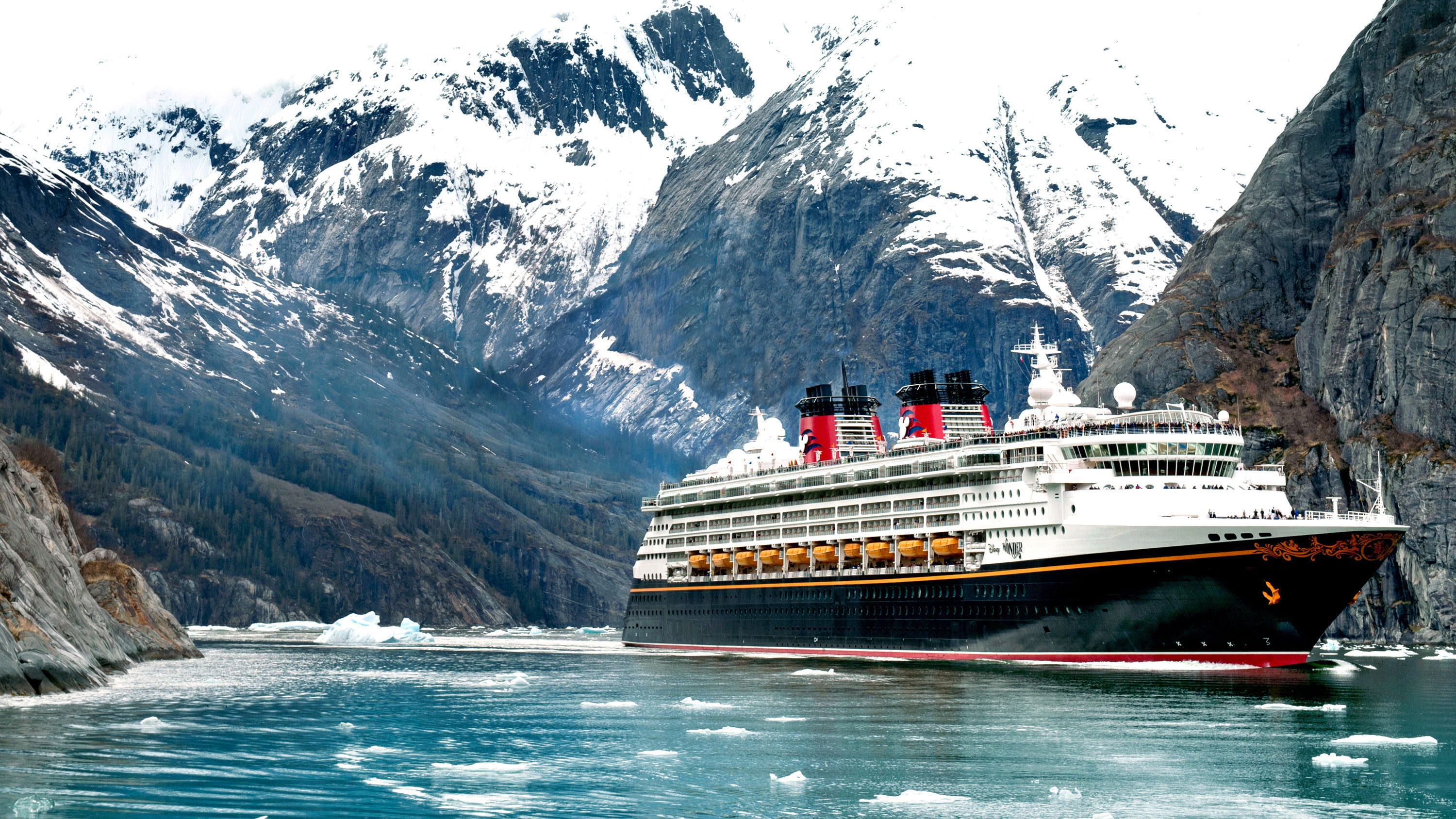 cruise ships in alaska today