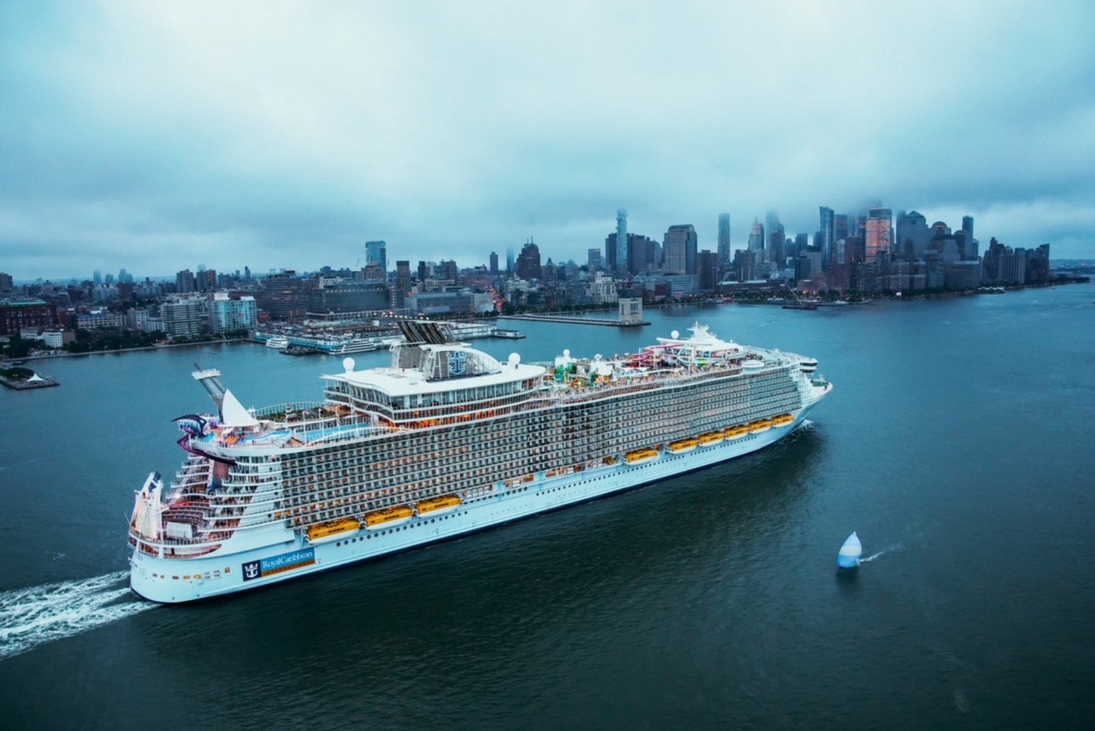 Oasis of the Seas sailing past New York