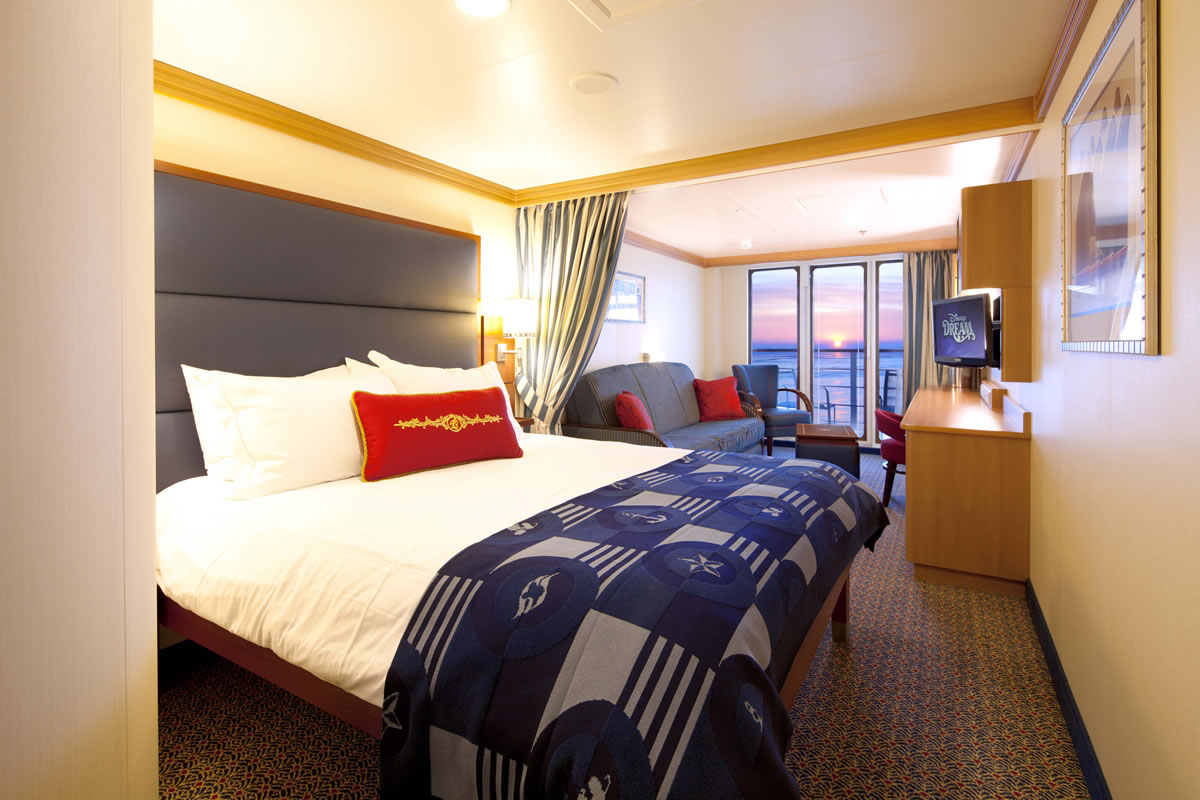 Deluxe family room on DCL