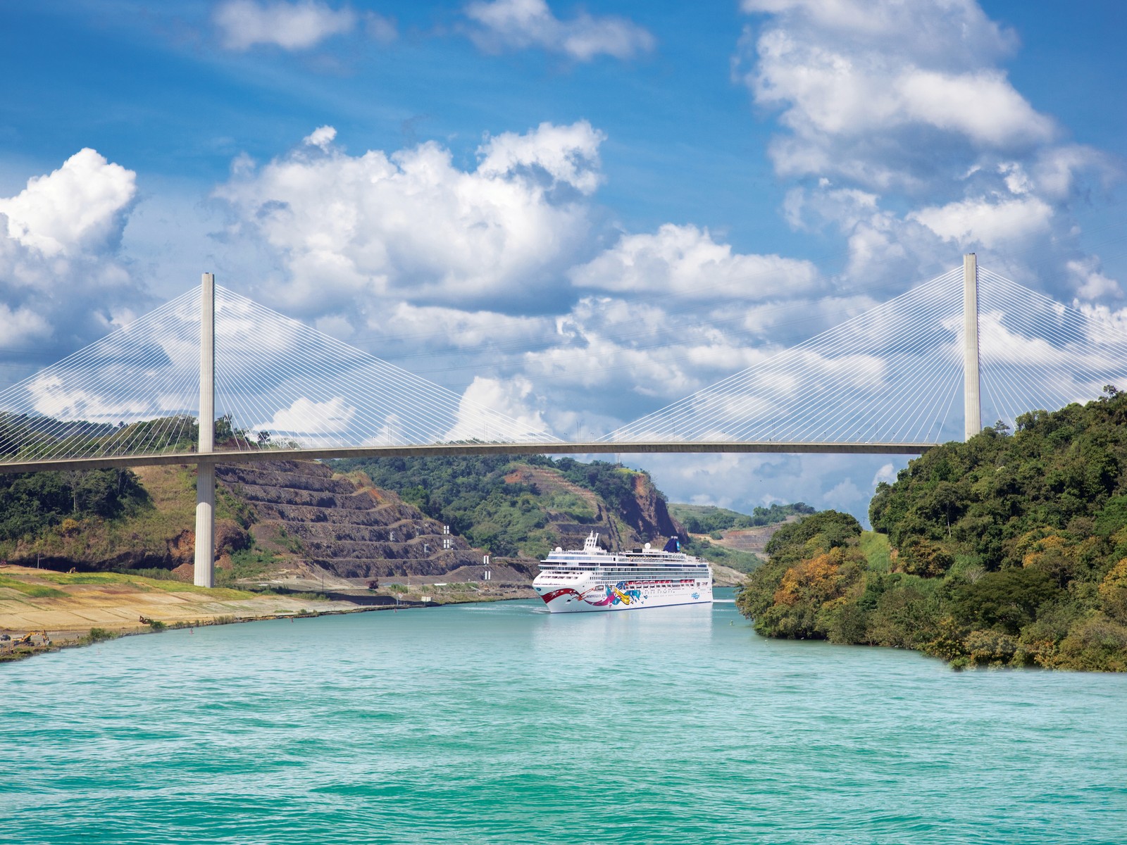 NCL Jewel in Panama Canal