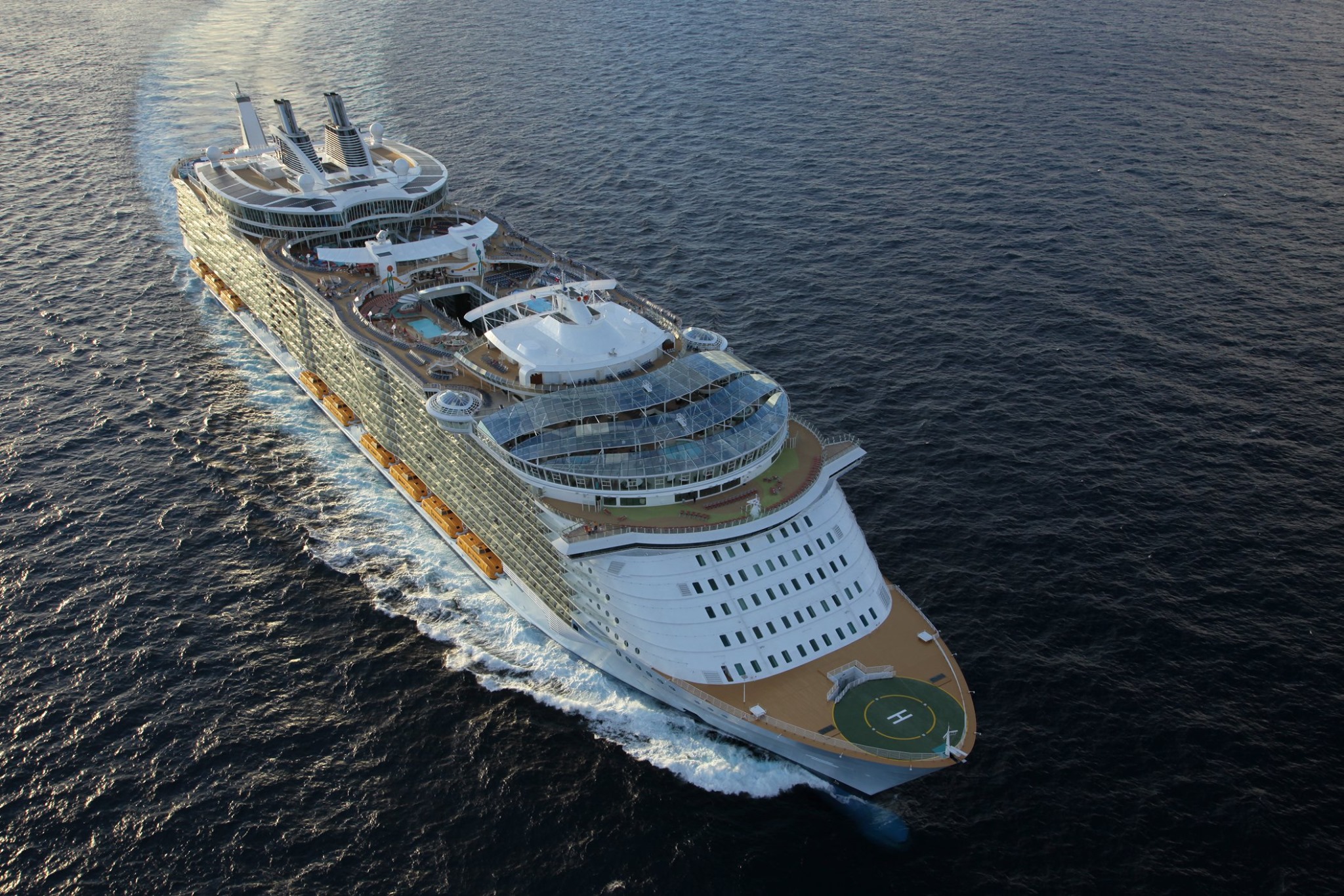 Allure of the Seas aerial turning