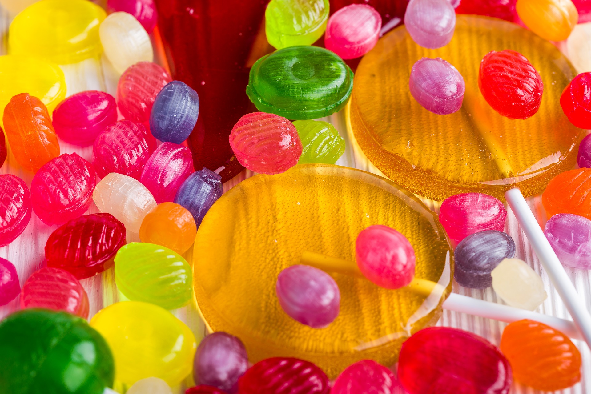 Brightly colored candy (source: Daria-Yakovleva, Pixabay)