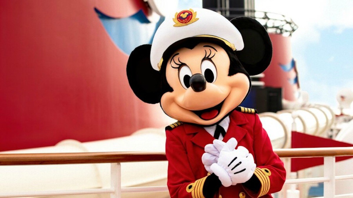 Captain Minnie Mouse