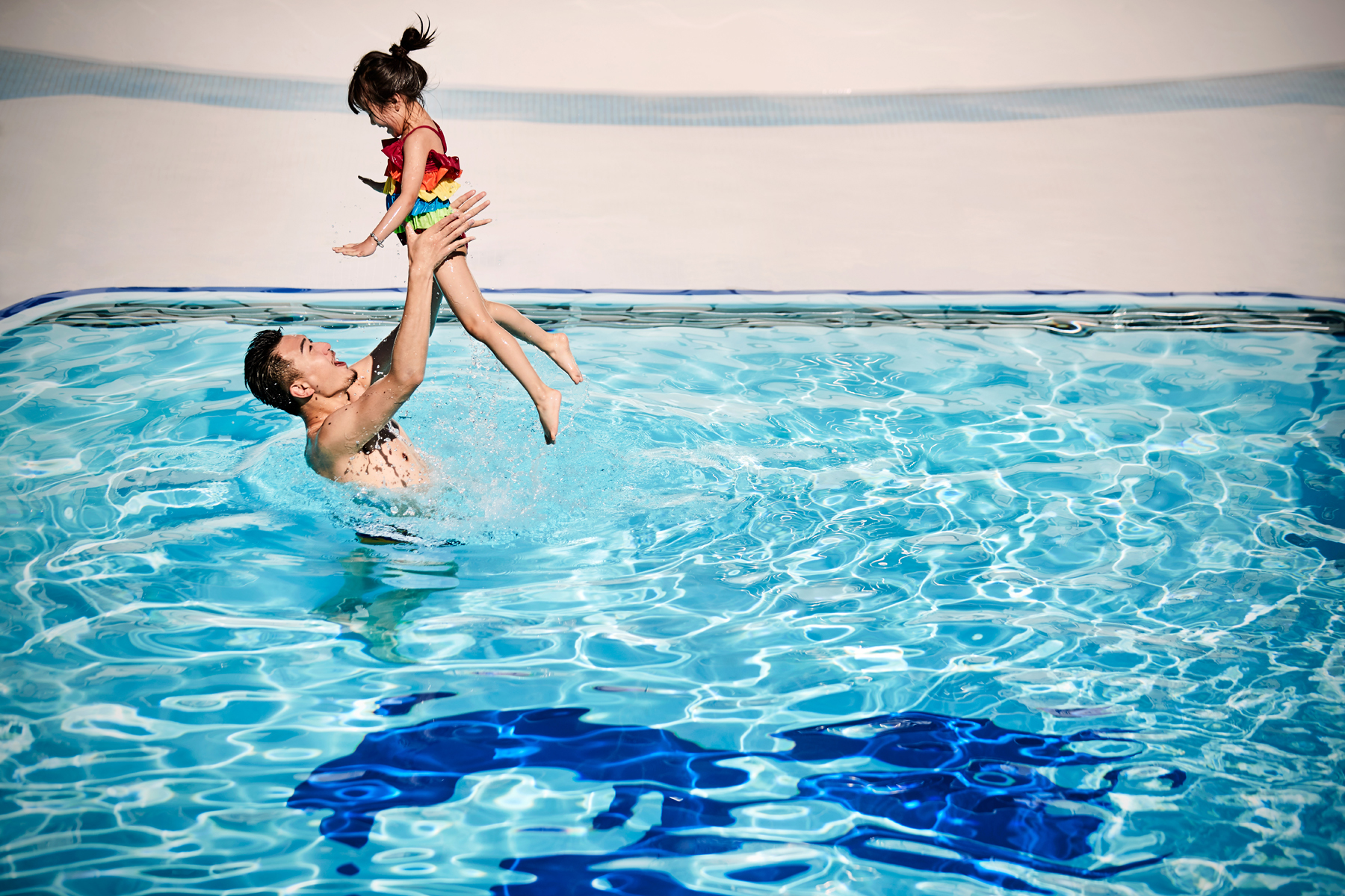 Father and daughter in the pool on a Princess Cruise ship (source: Princess Cruises)