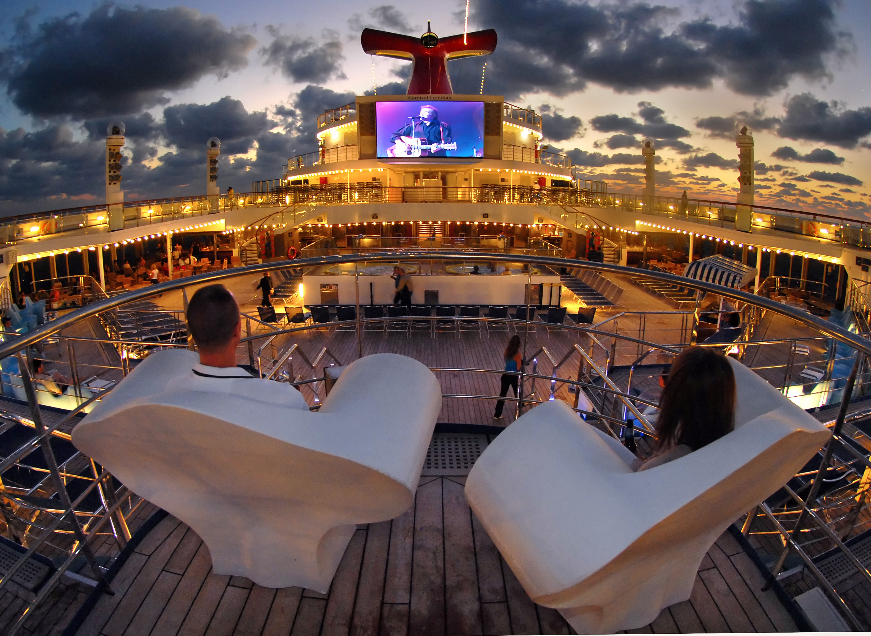 entertainment on cruises