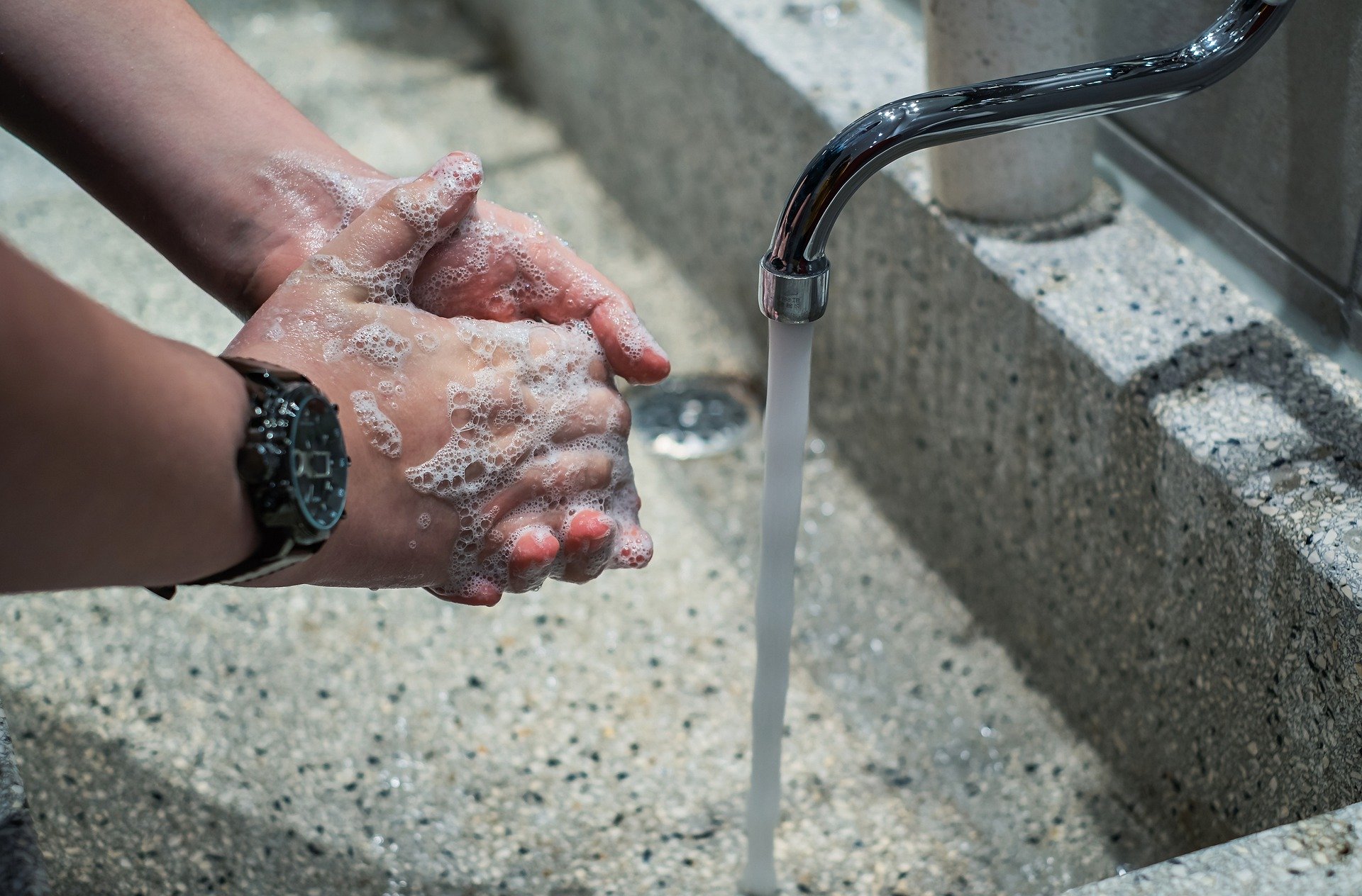 Handwashing, washing hands (source: Couleur, Pixabay)