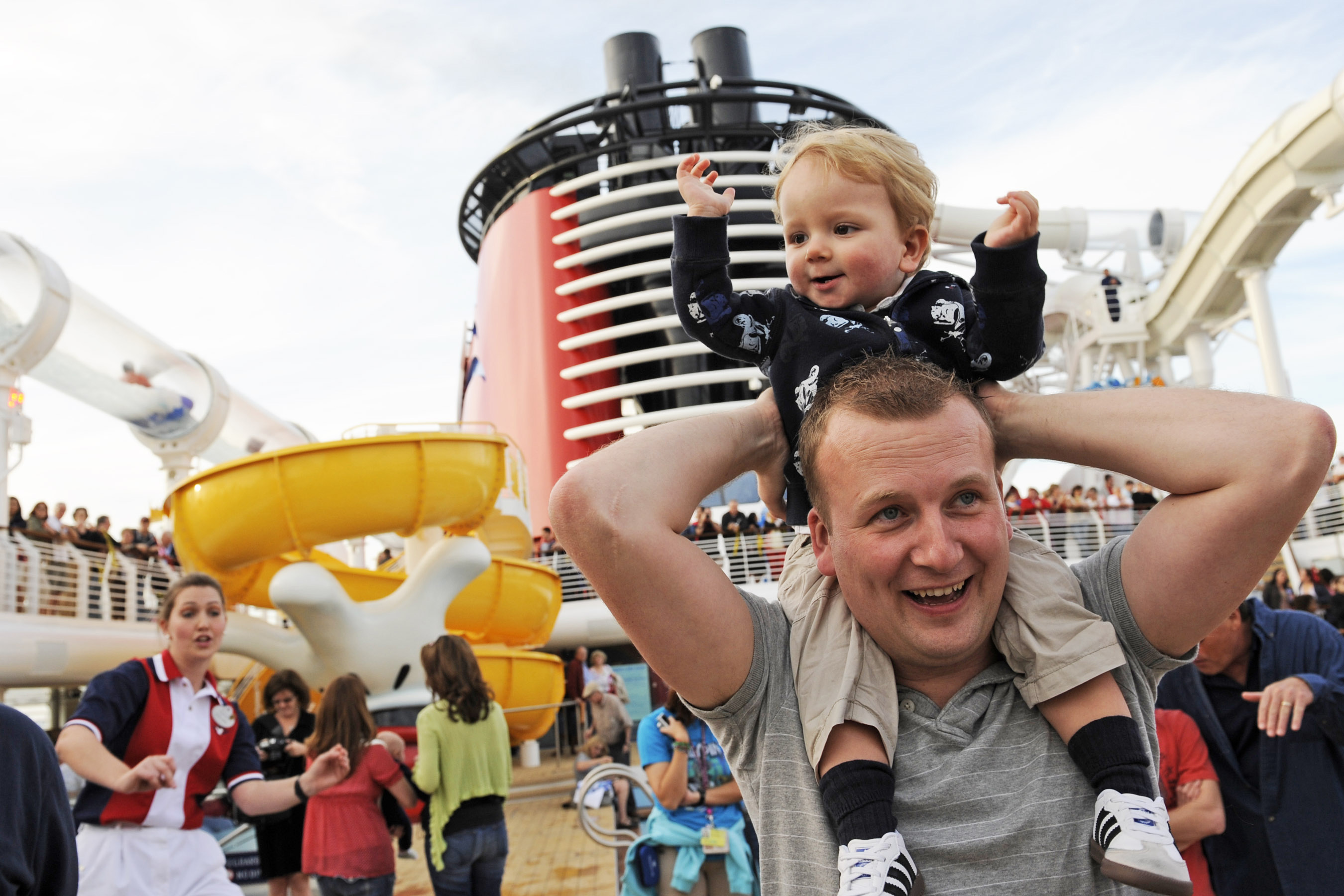 Kid on dad's shoulders at sailaway party