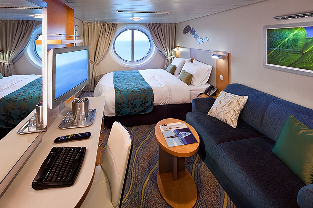 Allure of the Seas balcony room