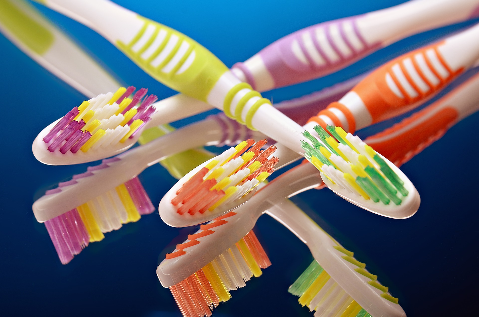 Toothbrushes (source: ds_30, Pixabay)