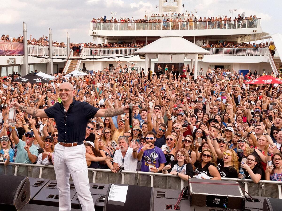 famous singers on cruise ships