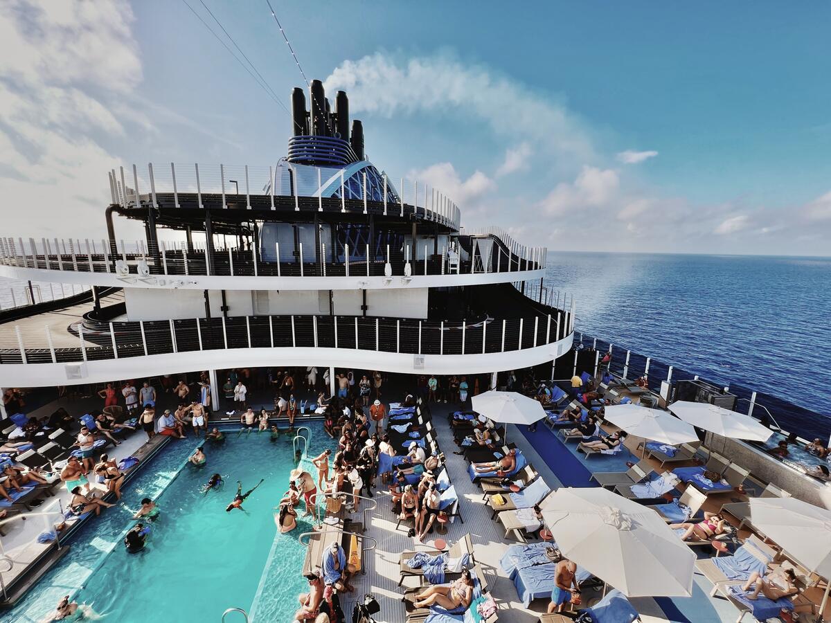 What S New For Norwegian Cruise Line In 2024 Cruise Blog   NCL Pool 