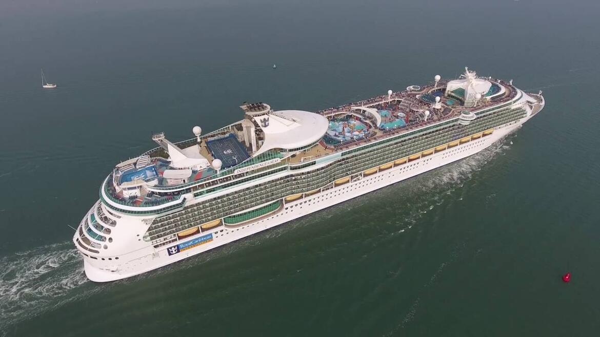 Independence of the Seas sailing at sea