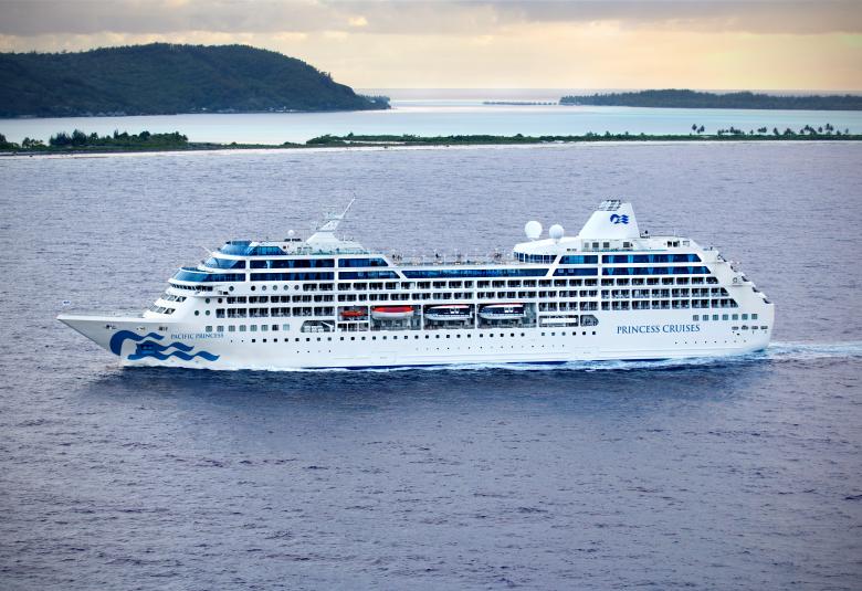 Pacific Princess sailing