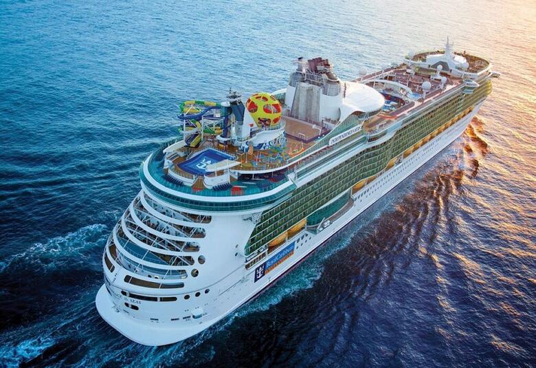 Independence of the Seas sailing 