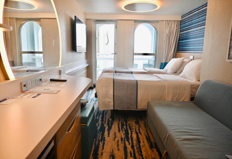 Carnival_Jubilee_Balcony_Cabin