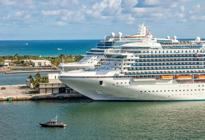 Cruise-Ships-FLL-Docked