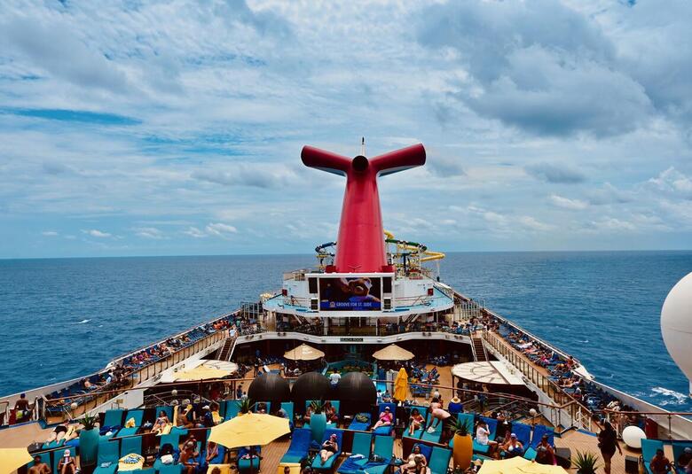 CarnivalSunshine_PoolDeck_Tail