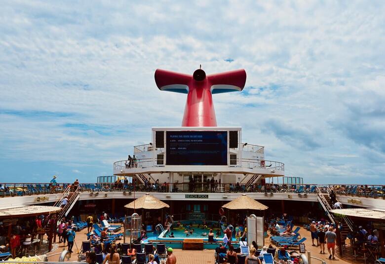 CarnivalSunshine_PoolDeck_Tail - 14