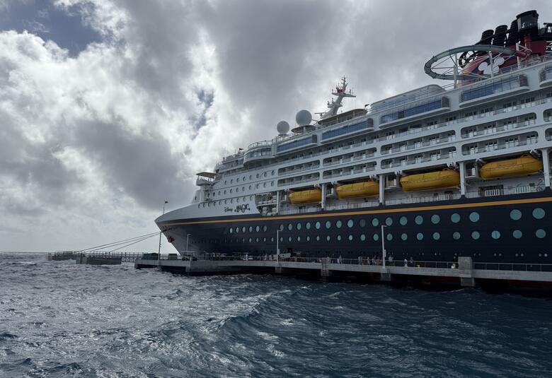 Disney-Magic-Docked