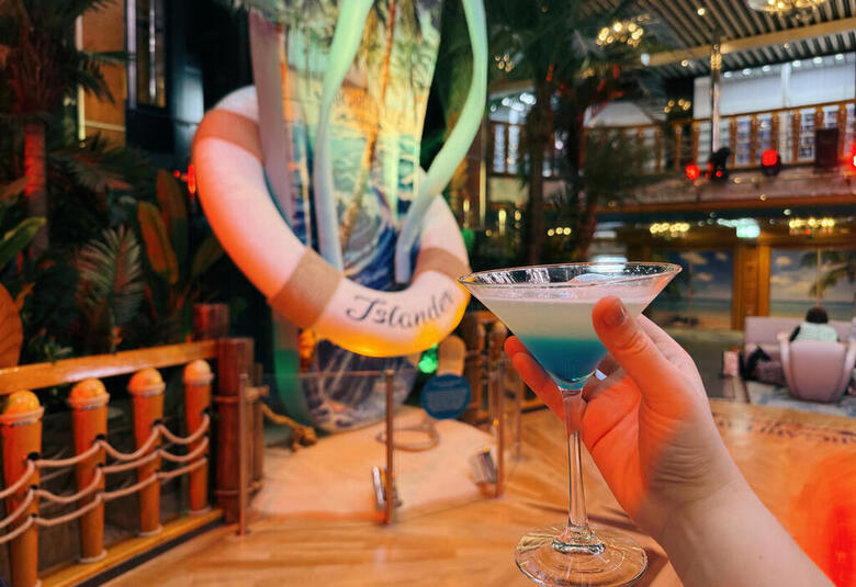 Marg-Flip-Flop-Atrium-Bar-Cocktail