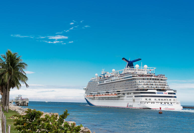 Carnival-Ship-Departing