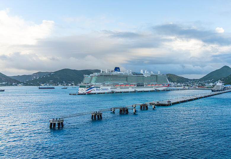 P&O-Docked-St-Maarten