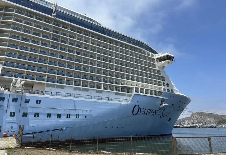 ovation-bow-docked-ensenada