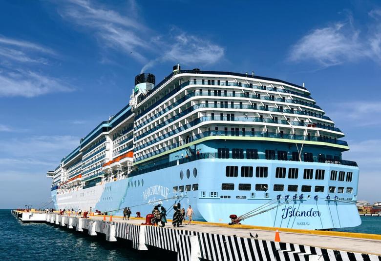 Marg-Islander-Docked-Progreso
