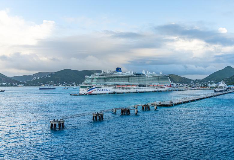 P&O-Arvia-Docked-St-Maarten