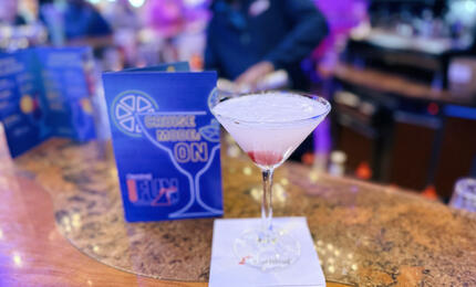 Carnival-Cocktail-Atrium-Bar