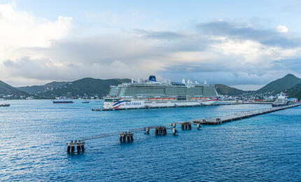 P&O-Docked-St-Maarten
