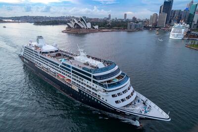 Azamara Quest guests were treated to a stunning sunrise in Sydney Harbour