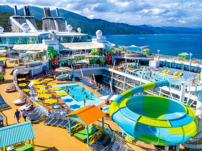 Oasis of the Seas pool deck