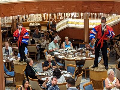 Carnival Pride dinnertime show