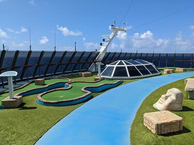 Mini golf on Carnival Pride