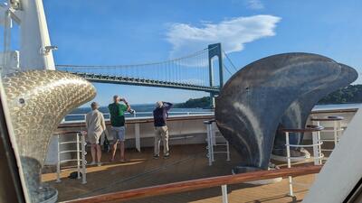 Sailaway on QM2