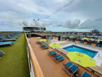 pooldeck