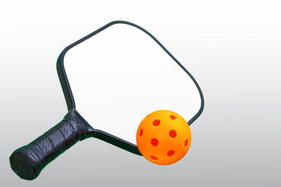 pickleball-paddle-and-ball