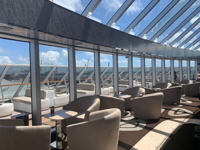 Yacht Clun lounge