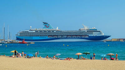 Marella-Discovery-Docked-4