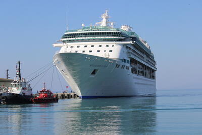 Splendour-of-the-Seas-Docked