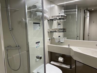 msc-seashore-inside-cabin-bathroom