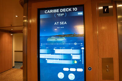 Deck 10 sign Royal Princess