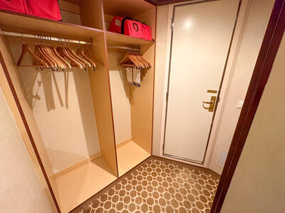 closet in cabin