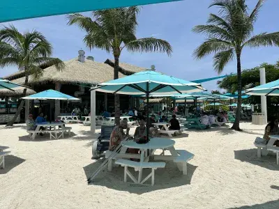 chill-grill-cococay-buffet
