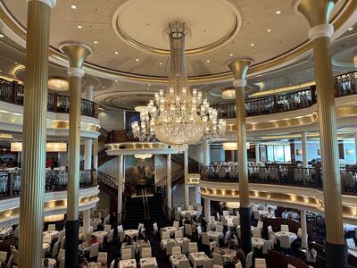 freedom-of-the-seas-main-dining-room