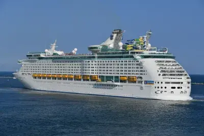 Explorer-of-the-seas-departing-venice