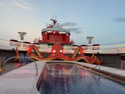 Scarlet Lady Octopus