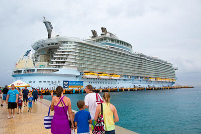 oasis-of-the-seas-docked